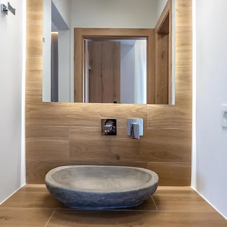 Secret Nest Плакиас